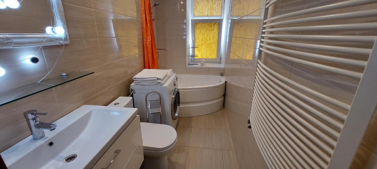 Parkcosylux Two Bedrooms Apart Free Parking Riga Bagian luar foto
